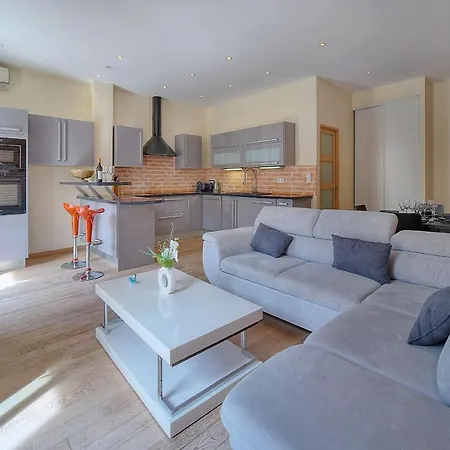 Moderne 3 Pieces Idealement Situe Centre De Cannes L! A2B22 Exterior photo